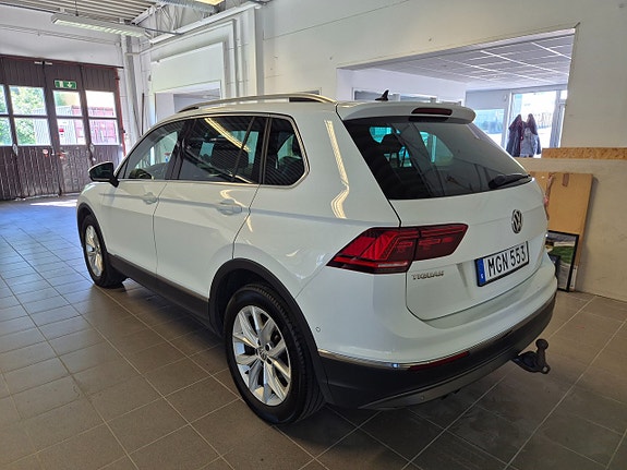 Volkswagen Tiguan 3 of 5