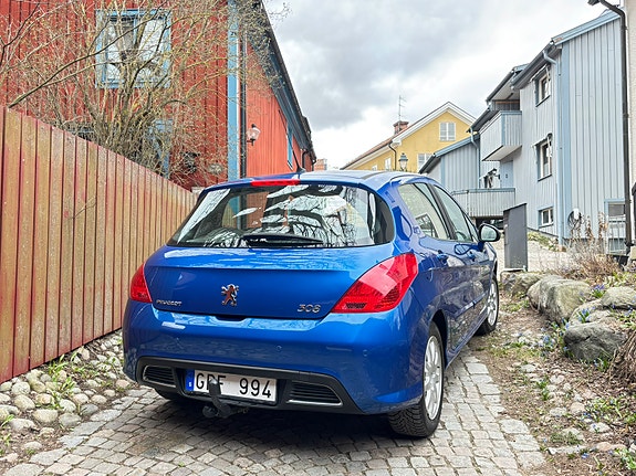 Peugeot 308 2 of 5