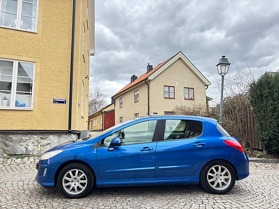 Peugeot 308 4 of 5