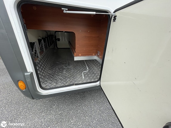 Mobilvetta K-YACHT 80 TEKNI LINE / Sittgrupp bak / Nedfällbara taksängar fram och b 4 of 15