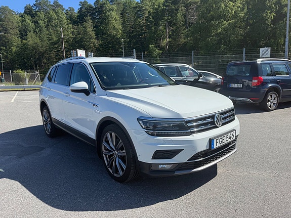 Volkswagen Tiguan Allspace 2 of 5