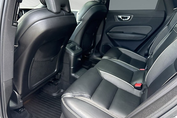 Volvo XC60 8 of 29
