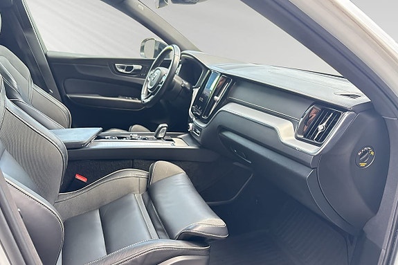 Volvo XC60 10 of 29