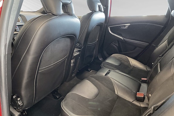 Volvo V40 16 of 30
