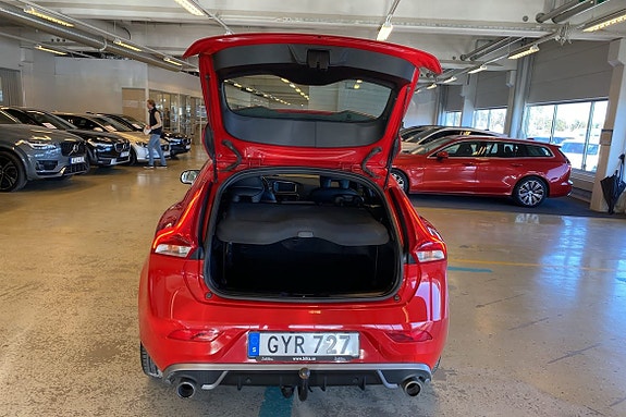 Volvo V40 28 of 30
