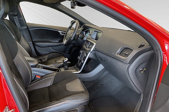 Volvo V40 20 of 30