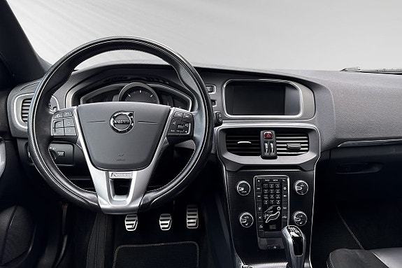 Volvo V40 17 of 30