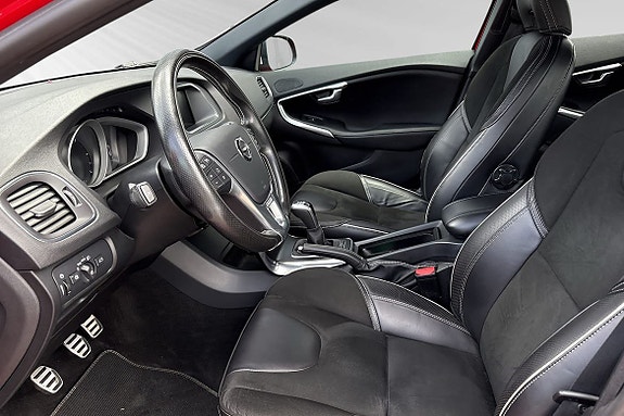 Volvo V40 13 of 30