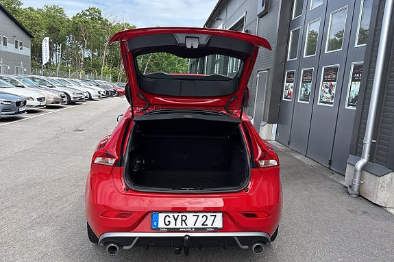 Volvo V40 27 of 30