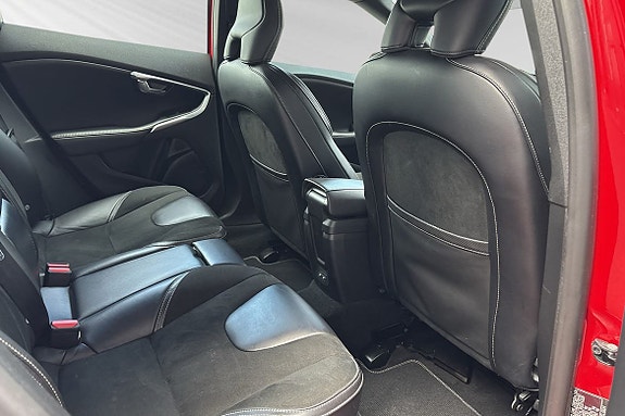 Volvo V40 22 of 30
