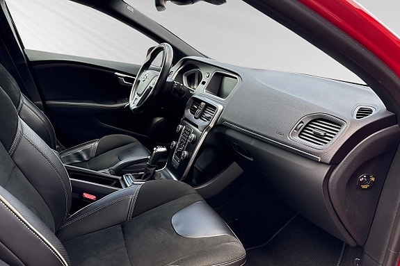 Volvo V40 19 of 30