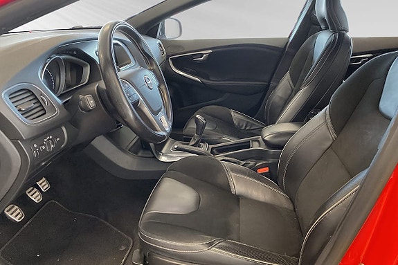 Volvo V40 14 of 30