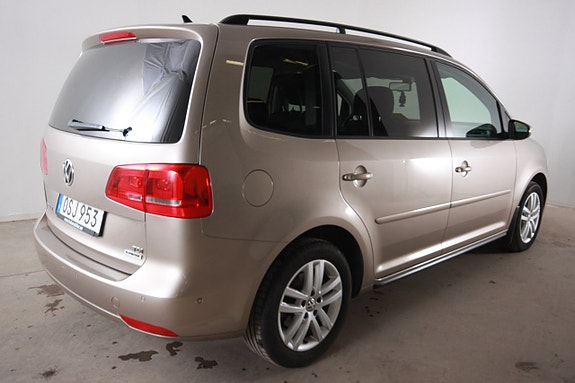 Volkswagen Touran 2 of 5