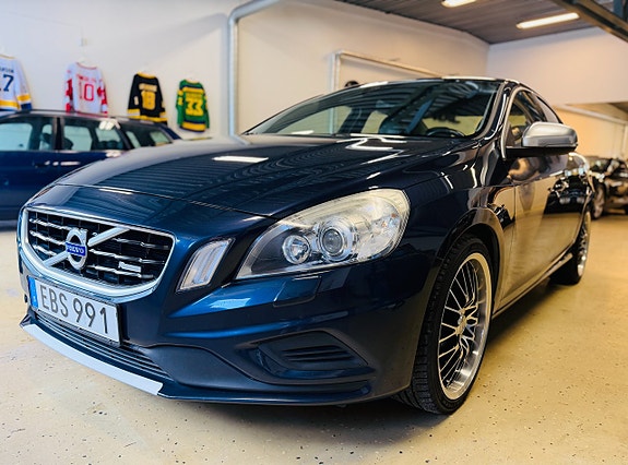 Volvo S60 2 of 5