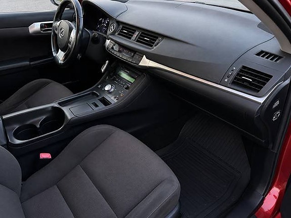 Lexus CT200h 14 of 22
