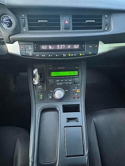 Lexus CT200h 16 of 22
