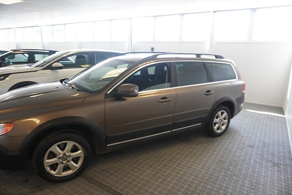 Volvo XC70 2 of 5