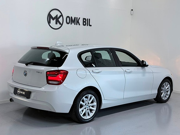 BMW 118d 3 of 5