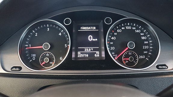Volkswagen Passat 15 of 17