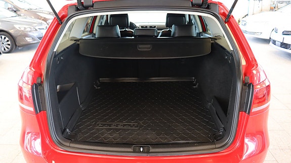 Volkswagen Passat 9 of 17