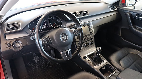 Volkswagen Passat 13 of 17