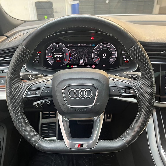 Audi Q8 11 of 15