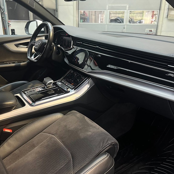 Audi Q8 12 of 15