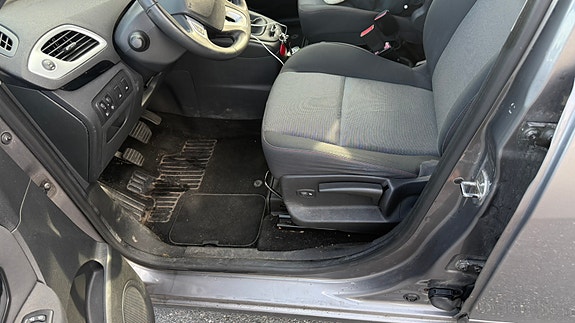 Renault Grand Scenic III 10 of 12