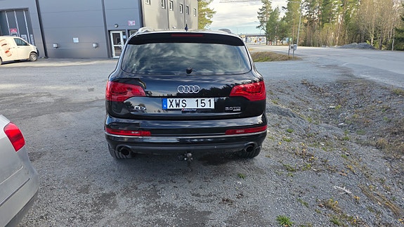 Audi Q7 4 of 5