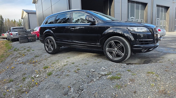 Audi Q7 2 of 5