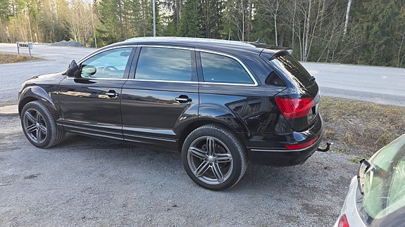 Audi Q7 3 of 5
