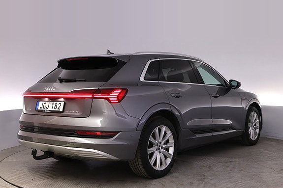 Audi e-tron 5 of 26