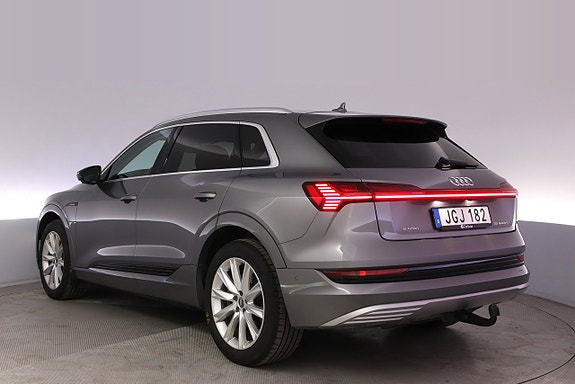 Audi e-tron 4 of 26