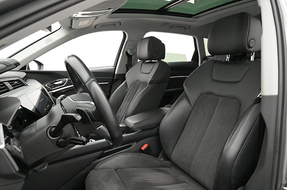 Audi e-tron 9 of 26