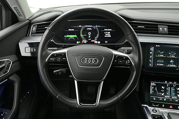 Audi e-tron 7 of 26