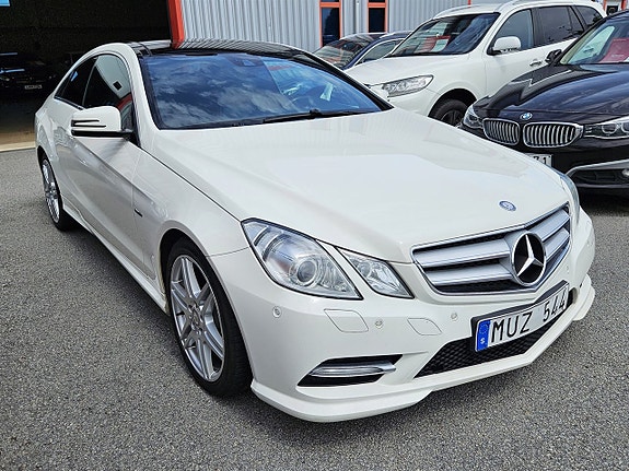 Mercedes-Benz E220 3 of 5