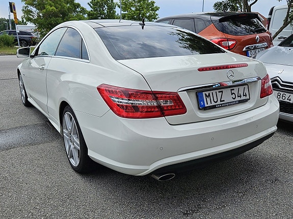 Mercedes-Benz E220 7 of 14
