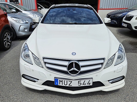 Mercedes-Benz E220 2 of 5