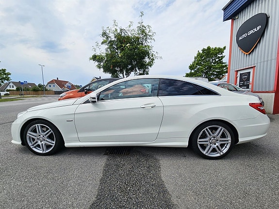 Mercedes-Benz E220 4 of 5
