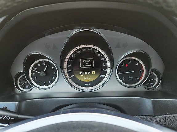 Mercedes-Benz E220 12 of 14