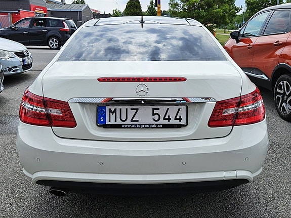 Mercedes-Benz E220 6 of 14