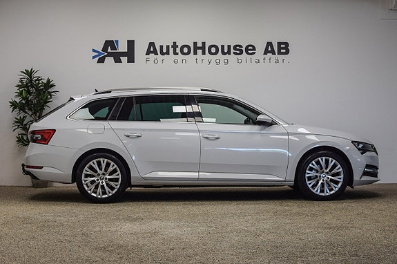 Skoda Superb 3 of 5