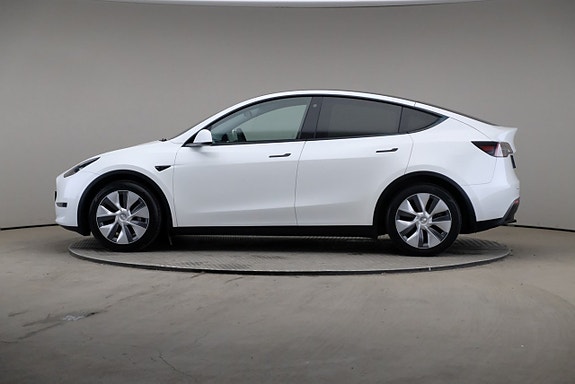 Tesla Model Y 4 of 5