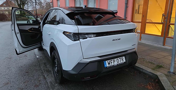 Peugeot 3008 2 of 3