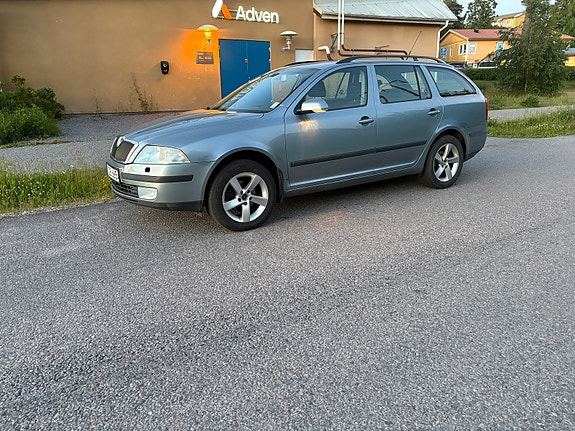 Skoda Octavia 2 of 5
