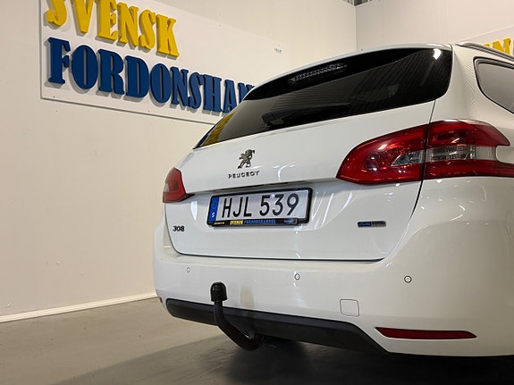 Peugeot 308 SW 8 of 26