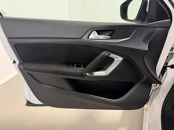 Peugeot 308 SW 14 of 26