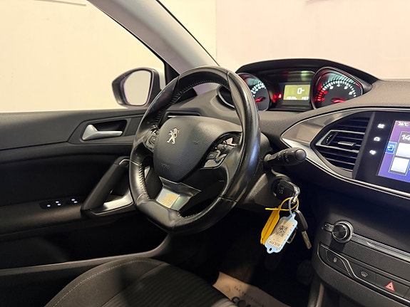 Peugeot 308 SW 21 of 26