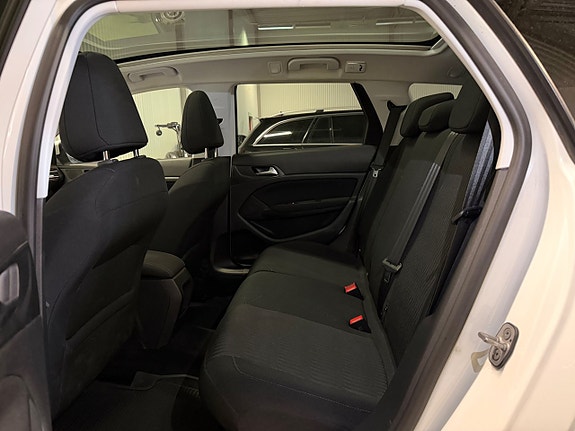 Peugeot 308 SW 15 of 26