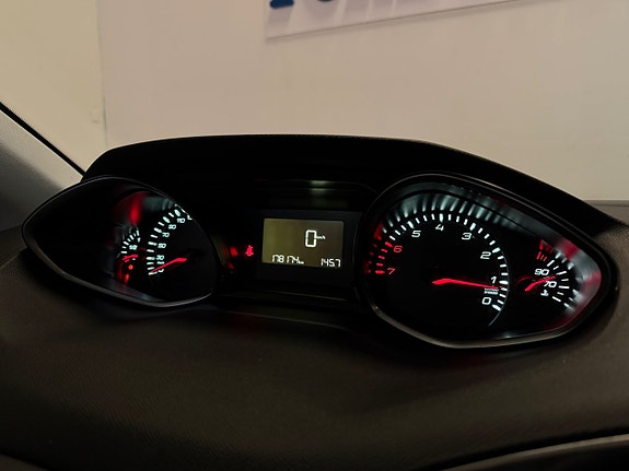 Peugeot 308 SW 23 of 26